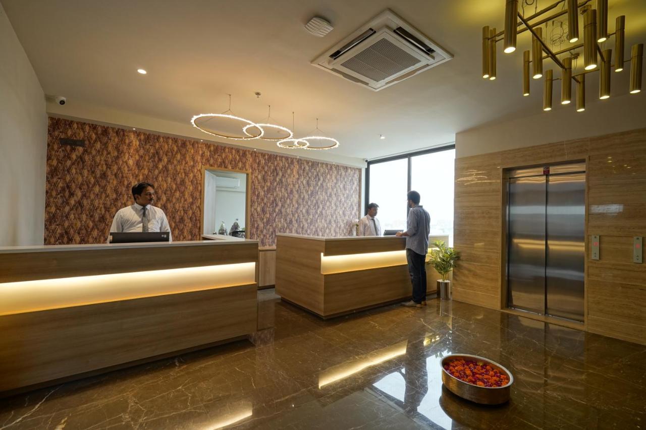 THE GALLERIA HOTEL  Rajkot Extérieur photo