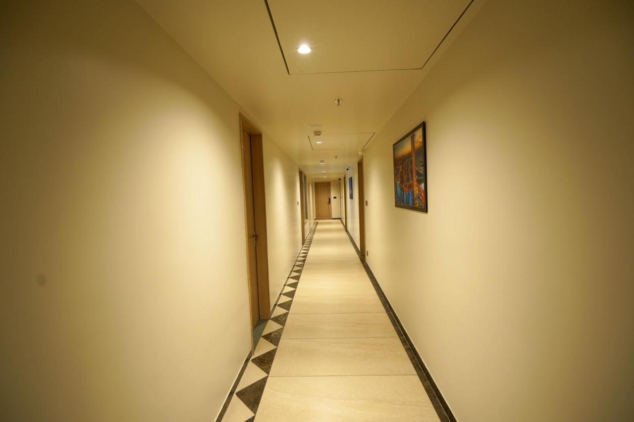 THE GALLERIA HOTEL  Rajkot Extérieur photo