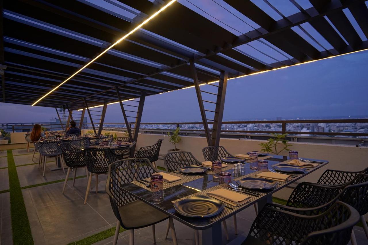 THE GALLERIA HOTEL  Rajkot Extérieur photo