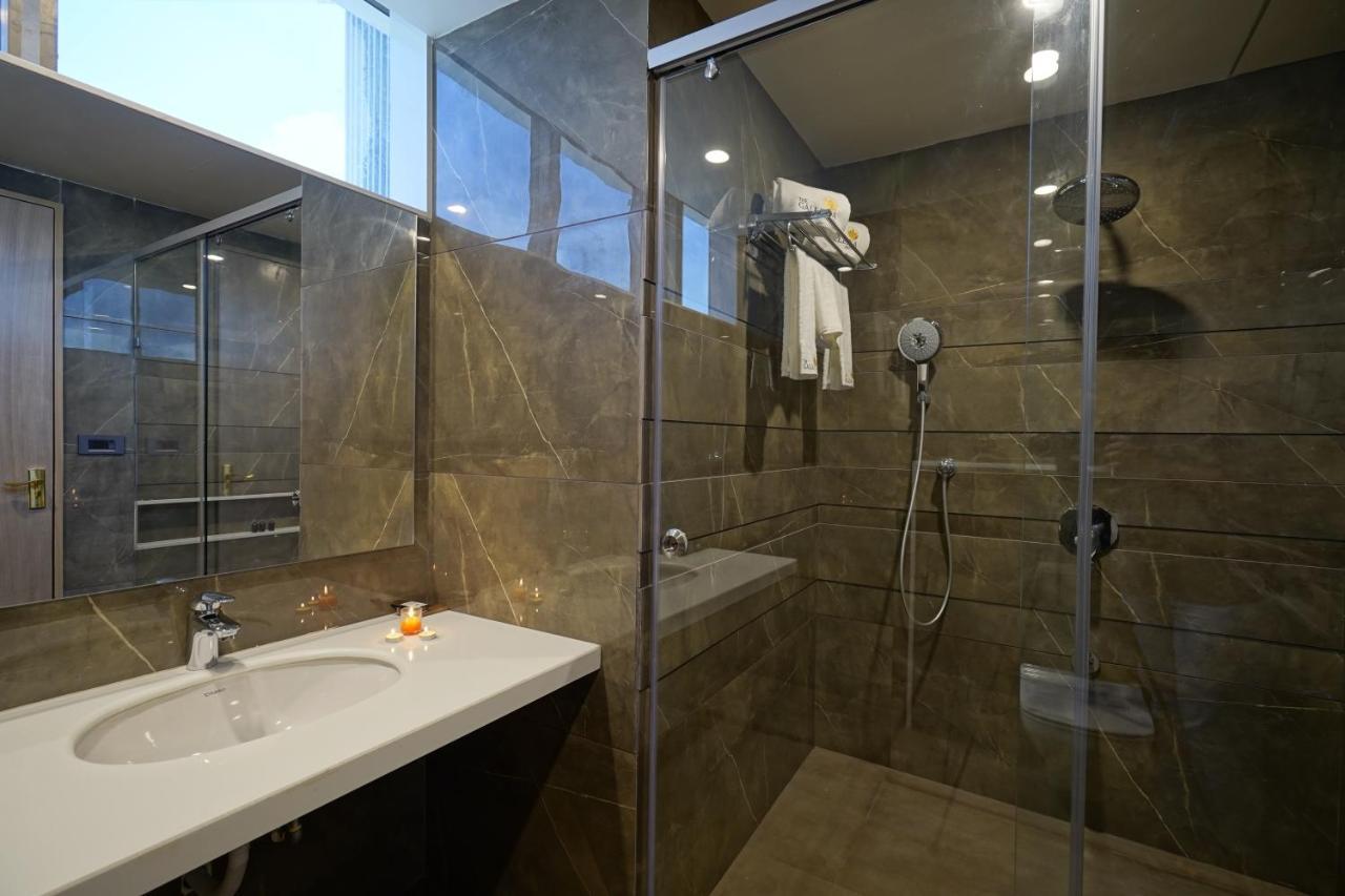 THE GALLERIA HOTEL  Rajkot Extérieur photo