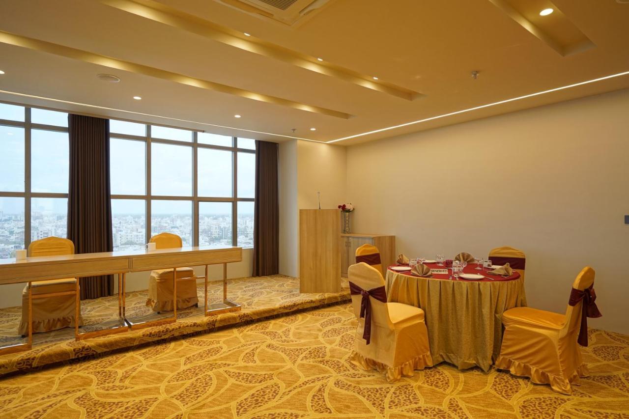 THE GALLERIA HOTEL  Rajkot Extérieur photo